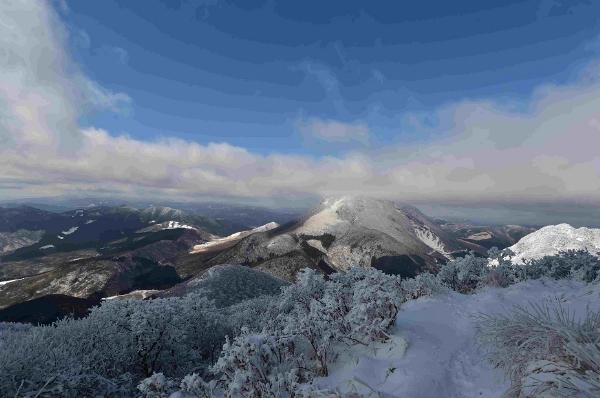 鶴見岳山頂からの光景